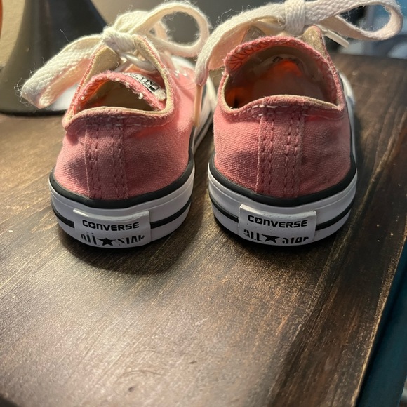 Toddler pink converse - Picture 3 of 3